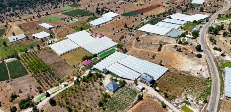 Mersin Büyükşehir Belediyesi’nden Erdemli’ye su borusu desteği